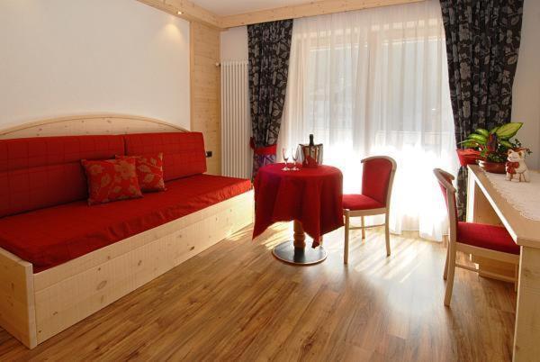Hotel Flora Alpina Campitello di Fassa Habitación foto