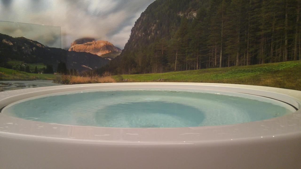 Hotel Flora Alpina Campitello di Fassa Exterior foto