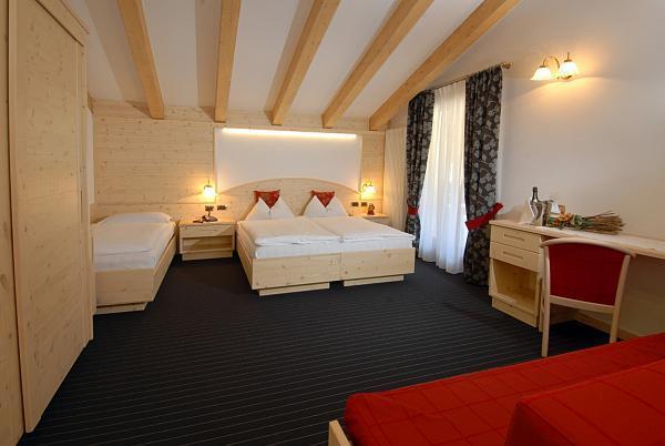 Hotel Flora Alpina Campitello di Fassa Habitación foto